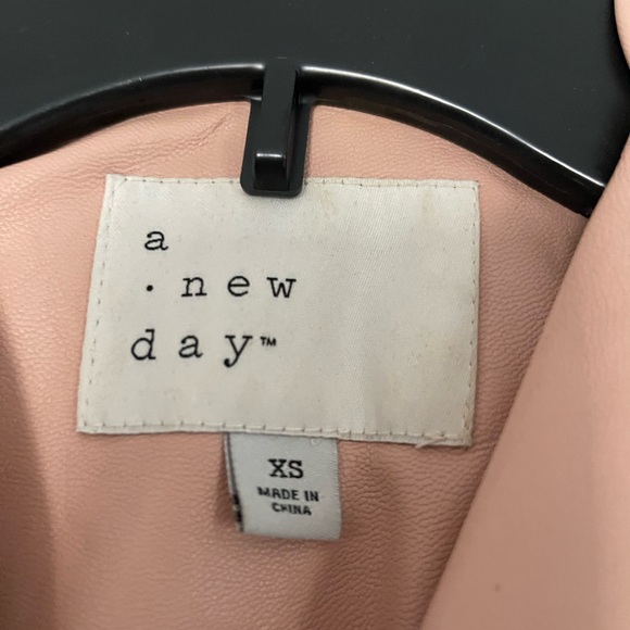 Beige-pink faux leather jacket - Picture 4 of 5